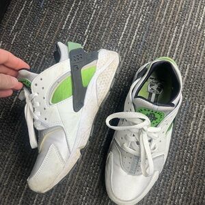Nike White and Green Sneakers